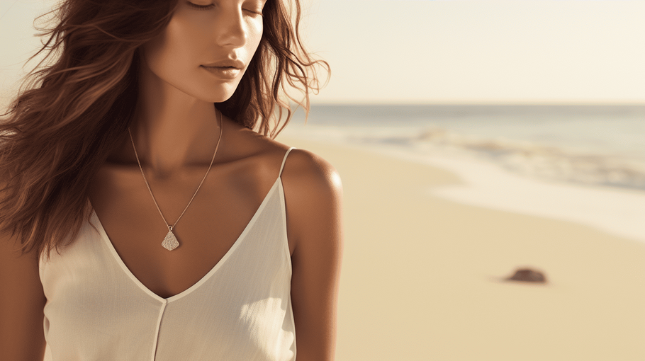 Inspirez-vous du charme des bijoux de Cascarabijou pour votre look de plage