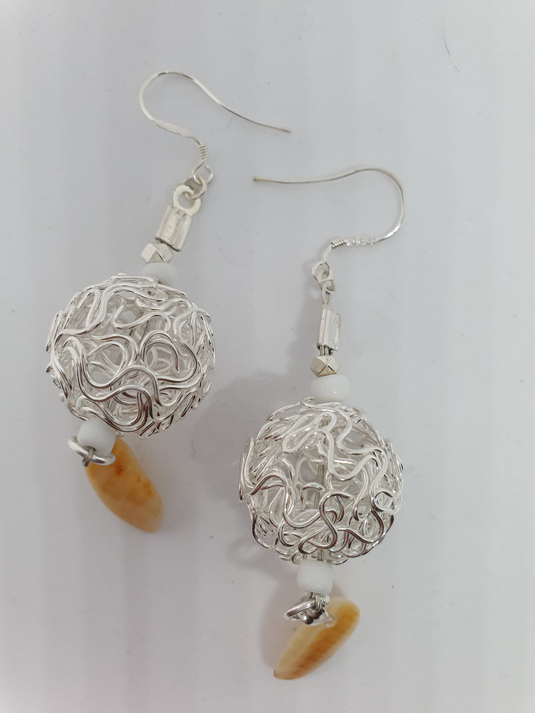 Boucles d'oreilles - sphère argentée