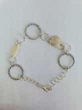 Charger l&#39;image dans la galerie, Bracelet capucine en argent
